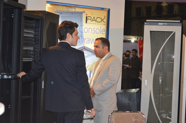 علیرضا پویافر: گزارش اختصاصی دهمین نمایشگاه فناوری اطلاعات استان یزد:سومین روز از کامیتکس یازدهم (3) علیرضا پویافر: گزارش اختصاصی دهمین نمایشگاه فناوری اطلاعات استان یزد:سومین روز از کامیتکس یازدهم (3)