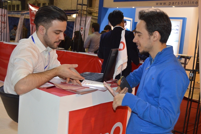 علیرضا پویافر: گزارش اختصاصی دهمین نمایشگاه فناوری اطلاعات استان یزد:سومین روز از کامیتکس یازدهم (3) علیرضا پویافر: گزارش اختصاصی دهمین نمایشگاه فناوری اطلاعات استان یزد:سومین روز از کامیتکس یازدهم (3)