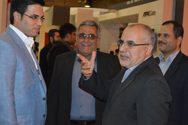 علیرضا پویافر: گزارش اختصاصی دهمین نمایشگاه فناوری اطلاعات استان یزد: دیدار کامیتکسی مدیرعامل مخابرات استان یزد (4) علیرضا پویافر: گزارش اختصاصی دهمین نمایشگاه فناوری اطلاعات استان یزد: دیدار کامیتکسی مدیرعامل مخابرات استان یزد (4)