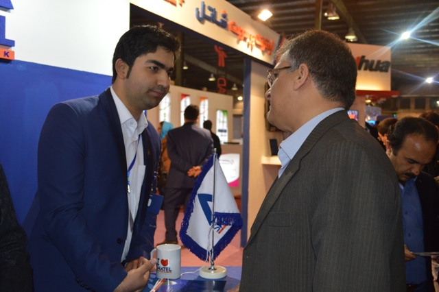 علیرضا پویافر:گزارش اختصاصی یازدهمین نمایشگاه فناوری اطلاعات استان یزد: گفتگوهای کامیتکسی(7) علیرضا پویافر:گزارش اختصاصی یازدهمین نمایشگاه فناوری اطلاعات استان یزد: گفتگوهای کامیتکسی(7)