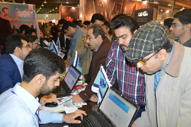 علیرضا پویافر:گزارش اختصاصی یازدهمین نمایشگاه فناوری اطلاعات استان یزد: گفتگوهای کامیتکسی(7) علیرضا پویافر:گزارش اختصاصی یازدهمین نمایشگاه فناوری اطلاعات استان یزد: گفتگوهای کامیتکسی(7)