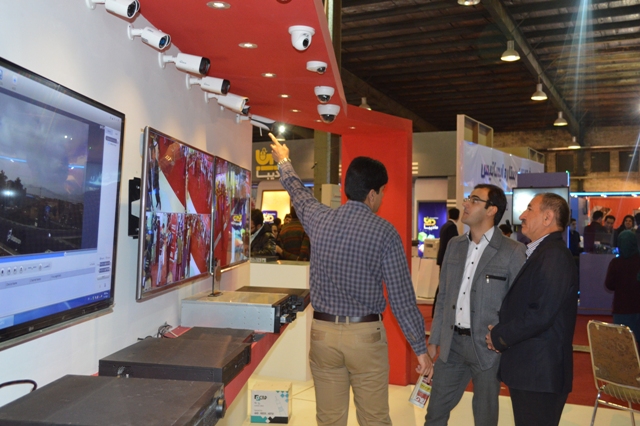 علیرضا پویافر:گزارش اختصاصی یازدهمین نمایشگاه فناوری اطلاعات استان یزد: گفتگوهای کامیتکسی(7) علیرضا پویافر:گزارش اختصاصی یازدهمین نمایشگاه فناوری اطلاعات استان یزد: گفتگوهای کامیتکسی(7)