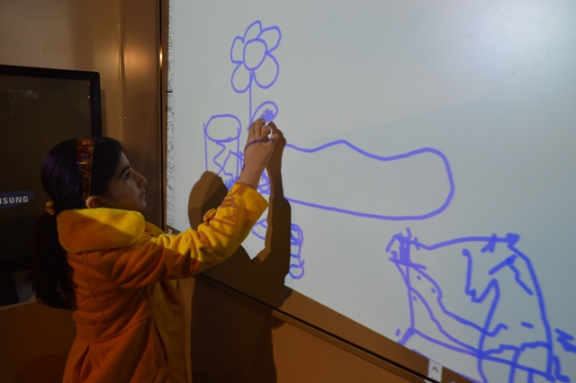 علیرضا پویافر: گزارش اختصاصی یازدهمین نمایشگاه فناوری اطلاعات استان یزد:کودکان و نوجوانان کامیتکسی(8) علیرضا پویافر: گزارش اختصاصی یازدهمین نمایشگاه فناوری اطلاعات استان یزد:کودکان و نوجوانان کامیتکسی(8)