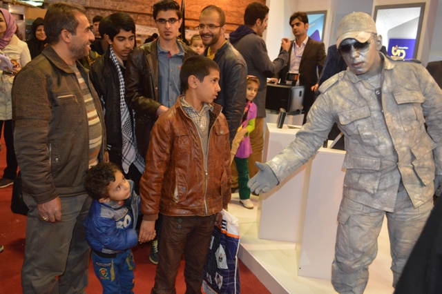 علیرضا پویافر: گزارش اختصاصی یازدهمین نمایشگاه فناوری اطلاعات استان یزد:کودکان و نوجوانان کامیتکسی(8) علیرضا پویافر: گزارش اختصاصی یازدهمین نمایشگاه فناوری اطلاعات استان یزد:کودکان و نوجوانان کامیتکسی(8)