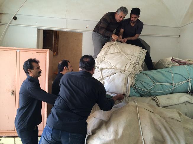 علیرضا پویافر  گزارش تصویری: برافراشتن پوشش امام حسینی خانه مرتاضیه بیش از پنجاه سال