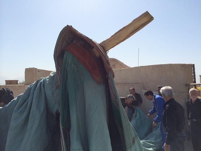 علیرضا پویافر  گزارش تصویری: برافراشتن پوشش امام حسینی خانه مرتاضیه بیش از پنجاه سال