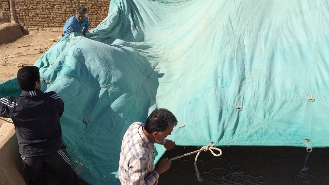علیرضا پویافر  گزارش تصویری: برافراشتن پوشش امام حسینی خانه مرتاضیه بیش از پنجاه سال