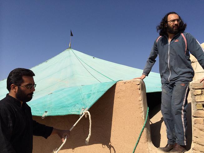 علیرضا پویافر  گزارش تصویری: برافراشتن پوشش امام حسینی خانه مرتاضیه بیش از پنجاه سال