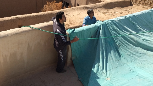 علیرضا پویافر  گزارش تصویری: برافراشتن پوشش امام حسینی خانه مرتاضیه بیش از پنجاه سال