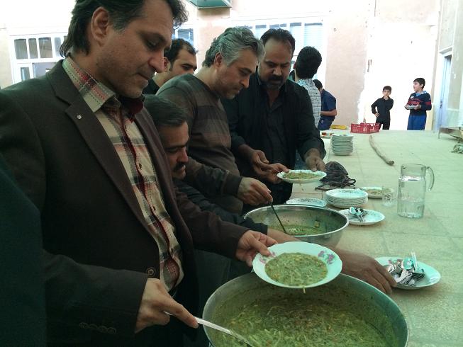 علیرضا پویافر  گزارش تصویری: برافراشتن پوشش امام حسینی خانه مرتاضیه بیش از پنجاه سال