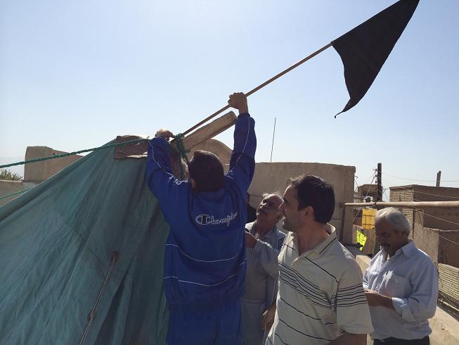 علیرضا پویافر  گزارش تصویری: برافراشتن پوشش امام حسینی خانه مرتاضیه بیش از پنجاه سال
