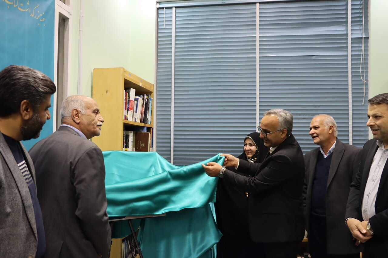 رونمایی از «دیوان رضا» در اردکان