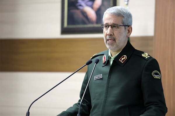 خانواده شهدای پلیس به شهادت فرزندانشان افتخار میکنند خانواده شهدای پلیس به شهادت فرزندانشان افتخار میکنند