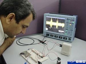 کوچک‌ترین میکروفون جهان و مخترع ایرانی + عکس