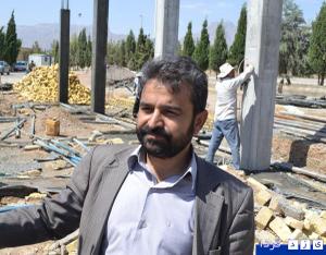 عملیات ساخت سکوی تماشاگران مجموعه ورزشی کارگران مهریز آغاز شد 