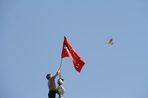 گزارش تصویری بر افراشتن پرچم حضرت عباس (ع) بر فراز گنبد امامزاده عبدالله (ع)