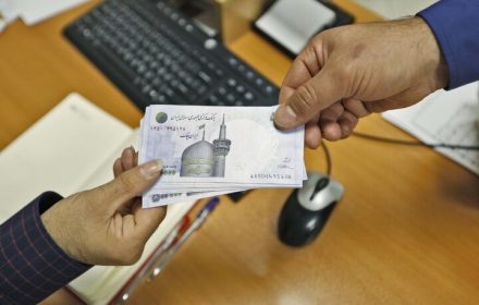 مددجویان بهزیستی ابرکوه ۳۵ میلیارد ریال وام دریافت می کنند